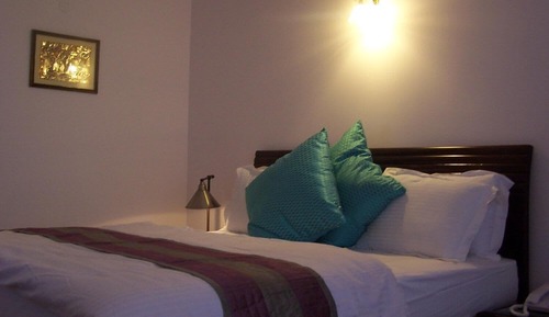 Deluxe Valley view room with bay window
