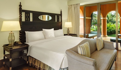 Room, Pool View
