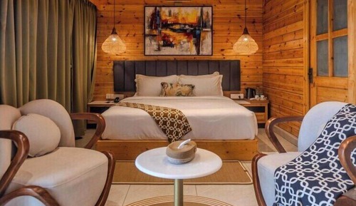 Luxury Suite