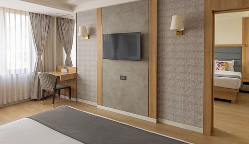 Executive room Pool Facing