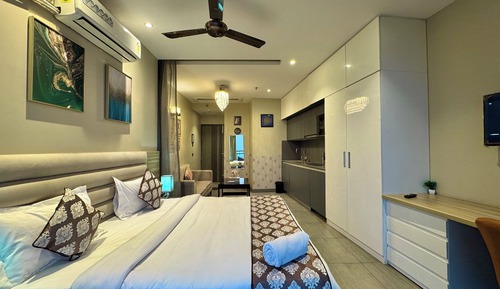 Elite Studio Suite, 1 Bedroom, Balcony, Courtyard View