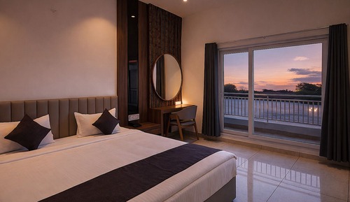 Luxury Pool View Room With Bathtub