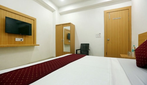 Deluxe Semi Family Room