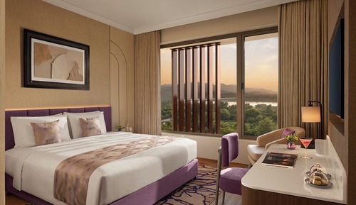 Premium Room, 1 King Bed, River View