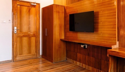Executive Suite, City View