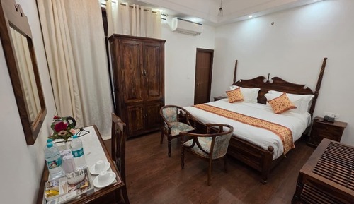 Grand Room, 1 King Bed