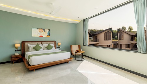 Superior Room, Pool View