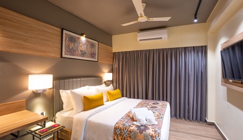 Deluxe Double Room, Balcony, Partial Sea View