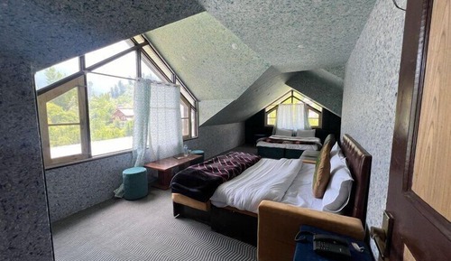 Family Room, Mountain View