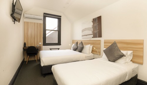 Triple room with shared bathroom 