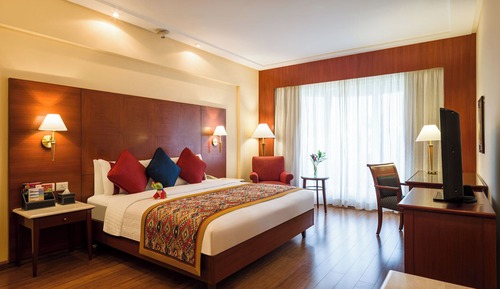 The Lalit Deluxe Room King Bed