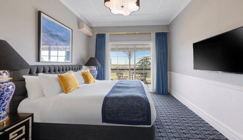 Suite, 1 King Bed (Manor)
