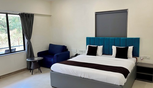 Classic Room, 1 King Bed, Balcony