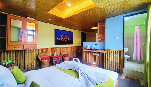 Family Studio Suite, Hill View
