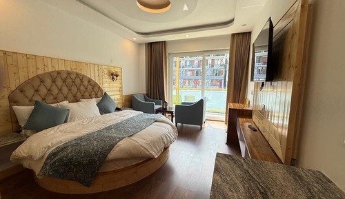 Honeymoon Suite