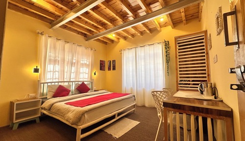 Deluxe Room, 1 Double Bed, Mountain View