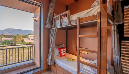 8 Bed Mixed Dorm without Balcony