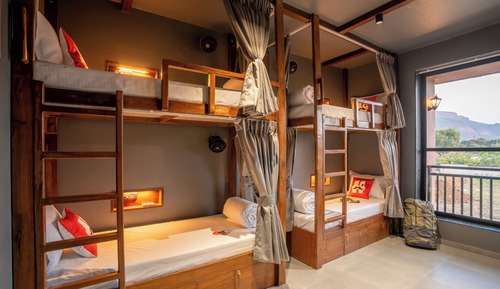 6 Bed Mixed Dorm with Balcony