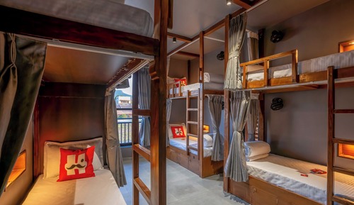 8 Bed Mixed Dorm with Balcony