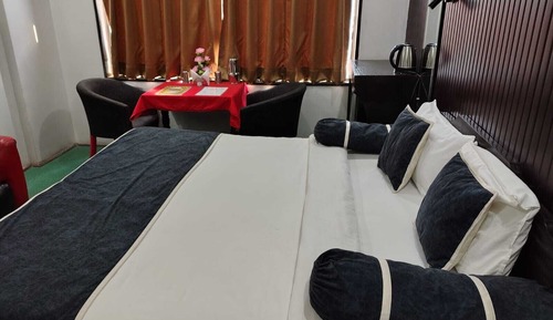 Suite, City View