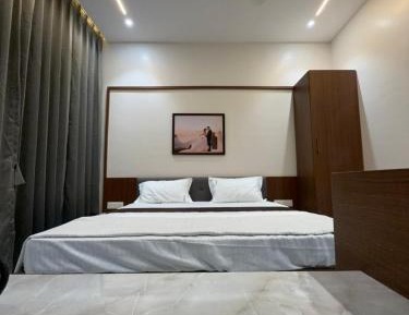 Deluxe Double Room (2 Adults + 1 Child)