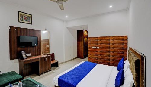 Deluxe Double Room (2 Adults + 1 Child)