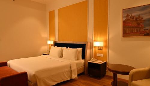Deluxe Room - 1 Double Bed City View