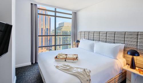 One-Bedroom Corner Harbor View