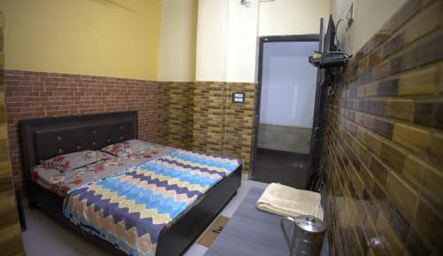 Deluxe Double Room (2 Adults + 1 Child)