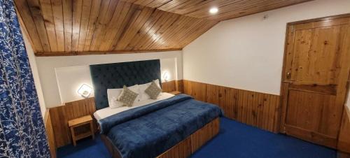 Deluxe Double Room (2 Adults + 1 Child)