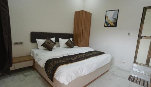 Deluxe Queen Room