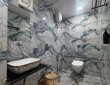 Deluxe Queen Suite