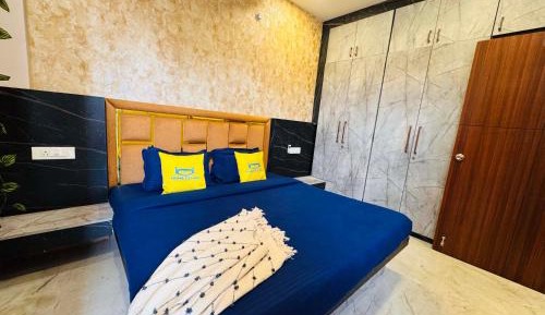 One-Bedroom Apartment with Balcony