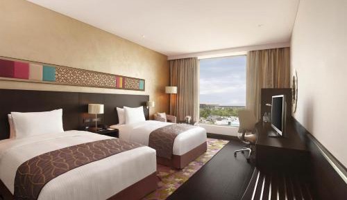 Twin Guest Room with City View