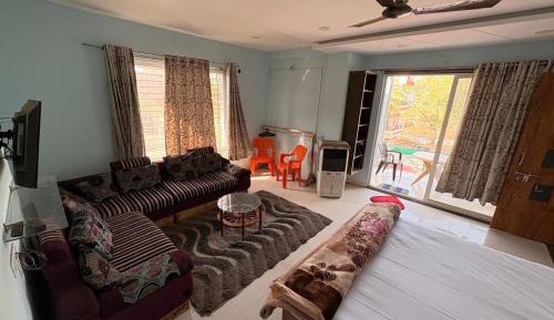Family Room with Garden View