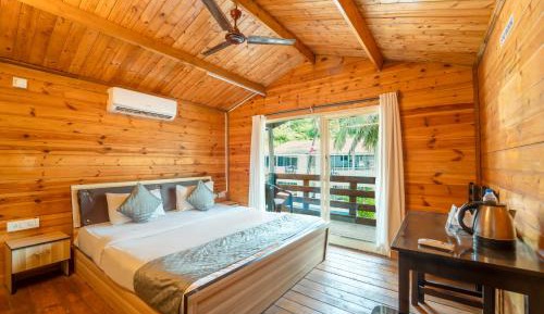 Suite with Pool View