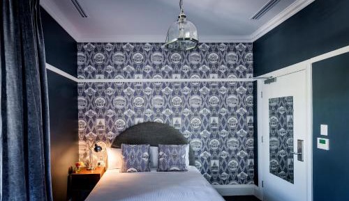 Queen Room with Garden View
