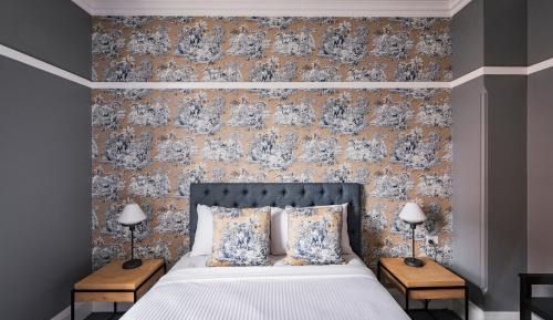 Queen Room with Shared Bathroom