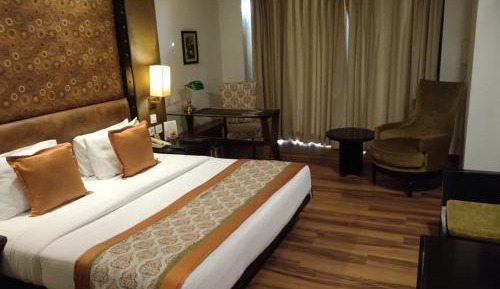 Winter Green King Room with Limited View