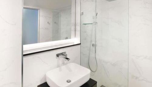 Deluxe King Room with City View
