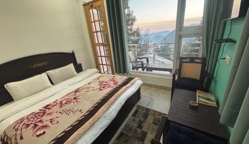 Deluxe Double Room (2 Adults + 1 Child)