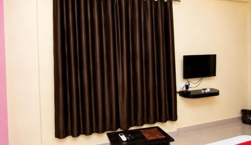 Deluxe Double Room (2 Adults + 1 Child)