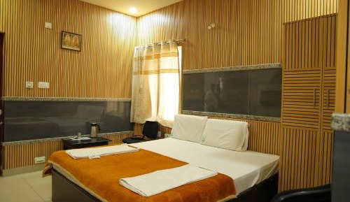 Deluxe Double Room (2 Adults + 1 Child)