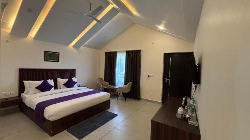 Double Room with Pool View