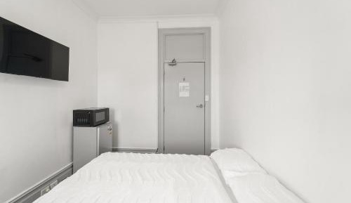 Budget Double Room (Shared Bathroom)