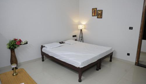 Queen Room with Pool View