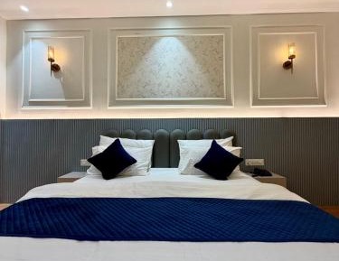 Deluxe Double Room with Side Sea View