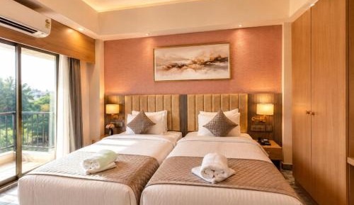 Double or Twin Room with Side Sea View
