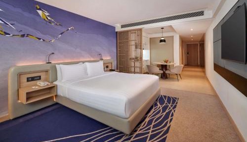 Premier Suite with Lounge Access - 20% Discount on Food & Beverage, Laundry and SPA
