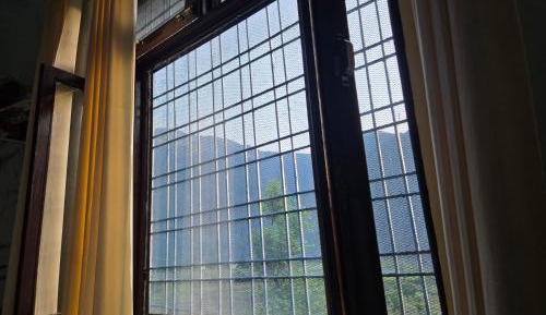 Family Room with Mountain View